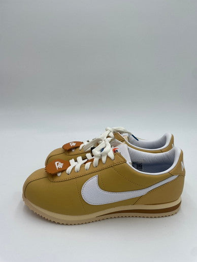 【中古美品】【メンズ】 NIKE ナイキ CORTEZ 23 SE FD0400-725 スニーカー 160-240817-NK-2-yok カラー：WHEAT GOLD/WHITE-COCONUT MILK 万代Net店