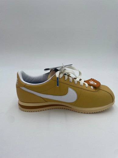 【中古美品】【メンズ】 NIKE ナイキ CORTEZ 23 SE FD0400-725 スニーカー 160-240817-NK-2-yok カラー：WHEAT GOLD/WHITE-COCONUT MILK 万代Net店