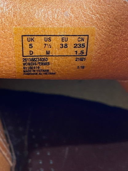 【現状渡し品】【レディース】 CLARKS クラークス 61102416 DESERT BOOT デザートブーツ 靴 シューズ 167-241124-em-07-min サイズ：23.5cm カラー：コーラルピンク 万代Net店