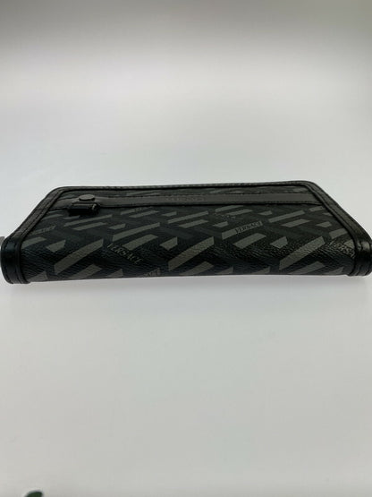 【中古品】【メンズ】 VERSACE ヴェルサーチ ラ グレカ シグネチャー ラウンドファスナー 181-231101-me-23-min カラー：ブラック 万代Net店