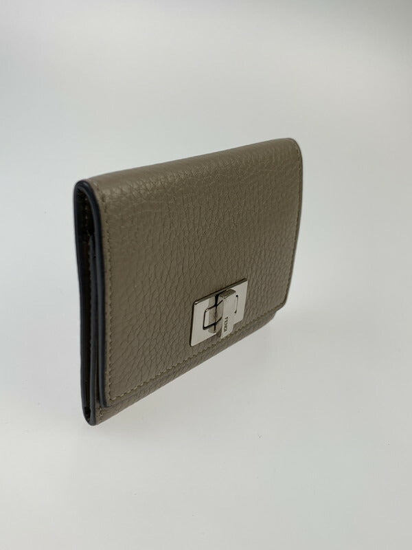 【現状渡し品】【メンズ】 FENDI フェンディ 8M0425 ピーカブー セレリア カードケース 名刺入れ 181-230320-yn-07-min サイズ：約8.5×10.5×1.2cm カラー：グレー系 万代Net店