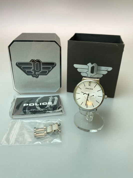【中古品】【メンズ】 POLICE ポリス CHRONOGRAPH ANALOG WRIST WATCH 15301J クロノグラフ アナログ クオーツ 腕時計 198-260222-kk-42-min カラー：シルバー 万代Net店