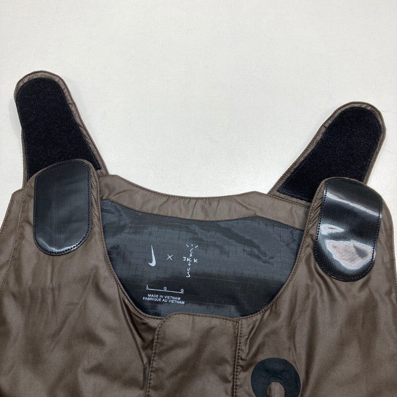 【中古品】【メンズ】  NIKE×TRAVIS SCOTT×CACTUS CORP ナイキ トラビススコット カクタス コープ AS M NRG BH VEST VELVET 21AW ナイロン ベスト トップス 古着 142-250618-mh-06-fuz サイズ：L カラー：ブラウン 万代Net店