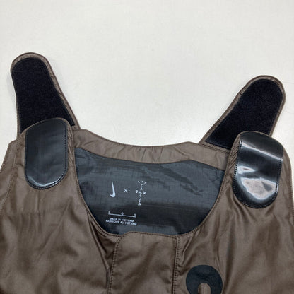 【中古品】【メンズ】  NIKE×TRAVIS SCOTT×CACTUS CORP ナイキ トラビススコット カクタス コープ AS M NRG BH VEST VELVET 21AW ナイロン ベスト トップス 古着 142-250618-mh-06-fuz サイズ：L カラー：ブラウン 万代Net店