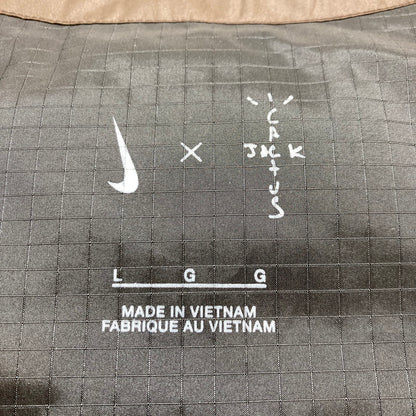 【中古品】【メンズ】  NIKE×TRAVIS SCOTT×CACTUS CORP ナイキ トラビススコット カクタス コープ AS M NRG BH VEST VELVET 21AW ナイロン ベスト トップス 古着 142-250618-mh-06-fuz サイズ：L カラー：ブラウン 万代Net店