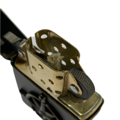 【LIFTる。景品】【中古品】【メンズ/レディース】 ZIPPO MARLBORO ADVENTURE TEAM '97 1997年製造 ジッポ マルボロ アドベンチャーチーム97 コンパスエンブレム オイルライター 喫煙具 インサイド 206-221026-kk-36-min 万代Net店