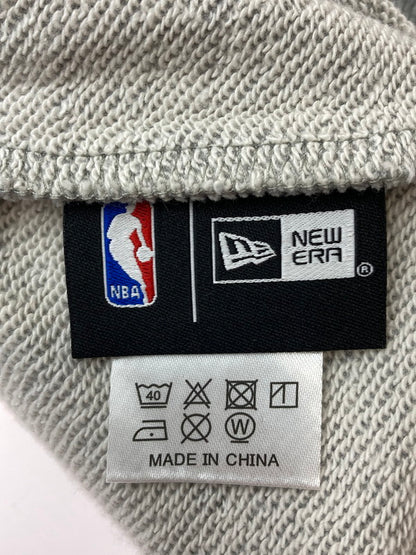 【中古品】【メンズ】 NEW ERA ニューエラ NBA×X-LARGE CLIPPERS STANDARD LOGO SWEATSHIRT リッパーズ スタンダード ロゴ スウェット トップス 142-240308-me-13-min サイズ：M カラー：グレー 灰 万代Net店