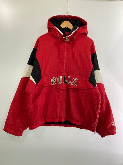 【中古品】【メンズ】 STARTER CHICAGO BULLS NYLON ANORAK JACKET スターター シカゴ ブルズ アノラック ジャケット アウター 146-240401-jt-08-min サイズ：L カラー：レッド 万代Net店