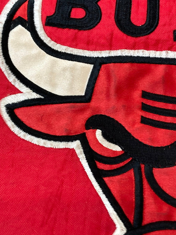 【中古品】【メンズ】 STARTER CHICAGO BULLS NYLON ANORAK JACKET スターター シカゴ ブルズ アノラック ジャケット アウター 146-240401-jt-08-min サイズ：L カラー：レッド 万代Net店