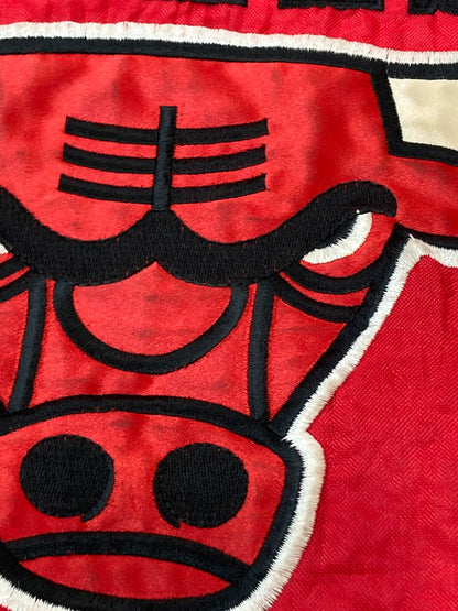 【中古品】【メンズ】 STARTER CHICAGO BULLS NYLON ANORAK JACKET スターター シカゴ ブルズ アノラック ジャケット アウター 146-240401-jt-08-min サイズ：L カラー：レッド 万代Net店