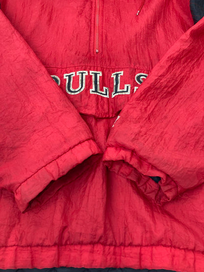 【中古品】【メンズ】 STARTER CHICAGO BULLS NYLON ANORAK JACKET スターター シカゴ ブルズ アノラック ジャケット アウター 146-240401-jt-08-min サイズ：L カラー：レッド 万代Net店