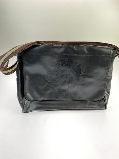 【中古品】【メンズ】 DIESEL ディーゼル MESSENGER BAG ブレイブマンロゴ PUレザー メッセンジャーバッグ カバン 188-240326-yn-19-min カラー：ブラック 万代Net店