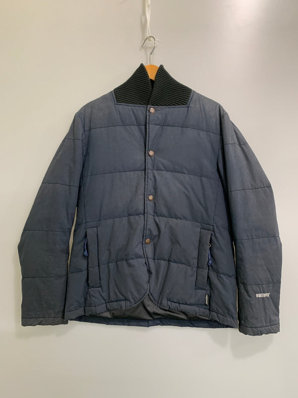 【現状渡し品】【メンズ】 02DERIV ツーディライヴ THE BRITISH MILLERAIN DOWN JACKET ザ ブリティッシュ ミラレーン ダウンジャケット メンズ アウター 145-260704-hu-06-min サイズ：1 カラー：ネイビー 万代Net店