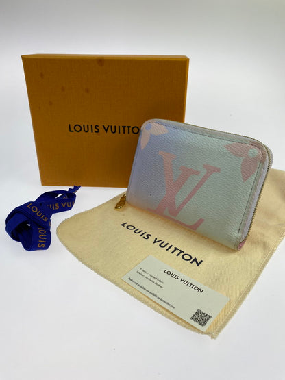 【中古品】【レディース】  LOUIS VUITTON ルイヴィトン モノグラム ジャイント ジッピーコインバース コインケース 179-240329-AB-26-min サイズ：約11.2×8.5×2.5cm カラー：マルチカラー 万代Net店