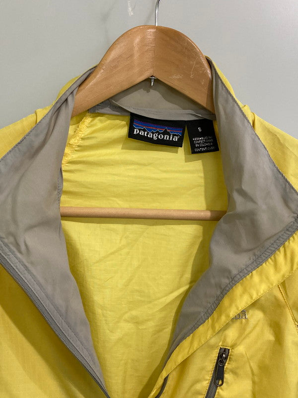 【中古品】【メンズ】 patagonia パタゴニア VELOCITY O2 JACKET29104 ベロシティオーツージャケット ライトアウター 144-241012-yn-06-min サイズ：S カラー：イエロー 万代Net店