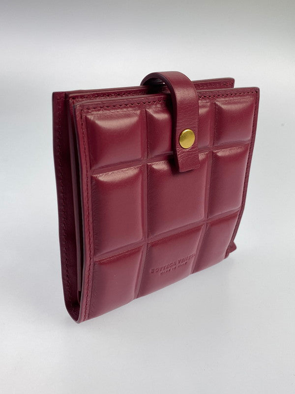 【LIFTる。景品】【中古】【レディース】 BOTTEGAVENETA ボッテガヴェネタ パデッド ミニウォレット 二つ折り財布 181-240621-me-07-min カラー：ワインレッド系 万代Net店