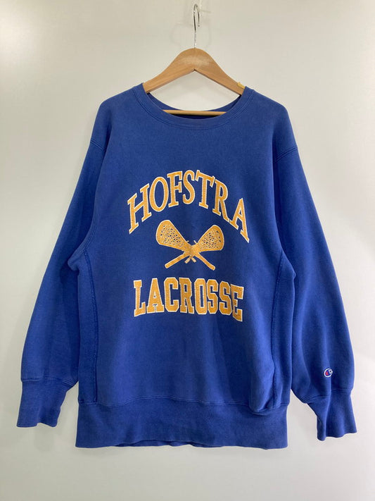 【中古品】【メンズ】 Champion チャンピオン REVERSE WEAVE HOFSTRA LACROSSE COLLEGE LOGO SWEATSHIRT リバースウィーブ カレッジロゴ スウェットシャツ トレーナー トップス 146-240514-yn-25-min サイズ：XL カラー：ブルー系 万代Net店