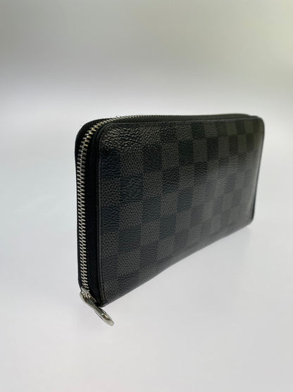 【中古品】【メンズ/レディース】 LOUIS VUITTON ルイ・ヴィトン N60111 CA111198 ダミエグラフィット ジッピーオーガナイザーNM イニシャル入り 長財布 ロングウォレット 179-240622-me-10-min カラー：ブラック/グレー 万代Net店