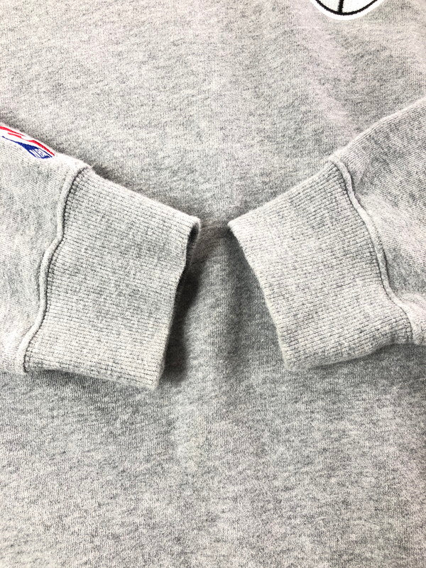 【中古品】【メンズ】 XLARGE エクストララージ × NEW ERA ニューエラ ×NBA CLIPPERS STANDARD エヌビーエー クリッパーズ LOGO CREWNECK SWEAT ロゴ クルーネック スウェット トレーナー 142-260516-na-19-tagh サイズ：XL カラー：グレー 万代Net店
