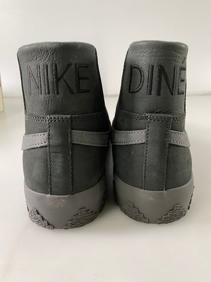 【中古美品】【メンズ】 NIKE SB ナイキエスビー ZOOM BLAZER MID QS DI'ORR GREENWOOD FQ0792-001 ズーム ブレーザー ミッド ディオール グリーンウッド スニーカー 靴 160-240628-yn-06-min サイズ：28.0 カラー：ANTHRACITE/DARK SMOKE GREY 万代Net店