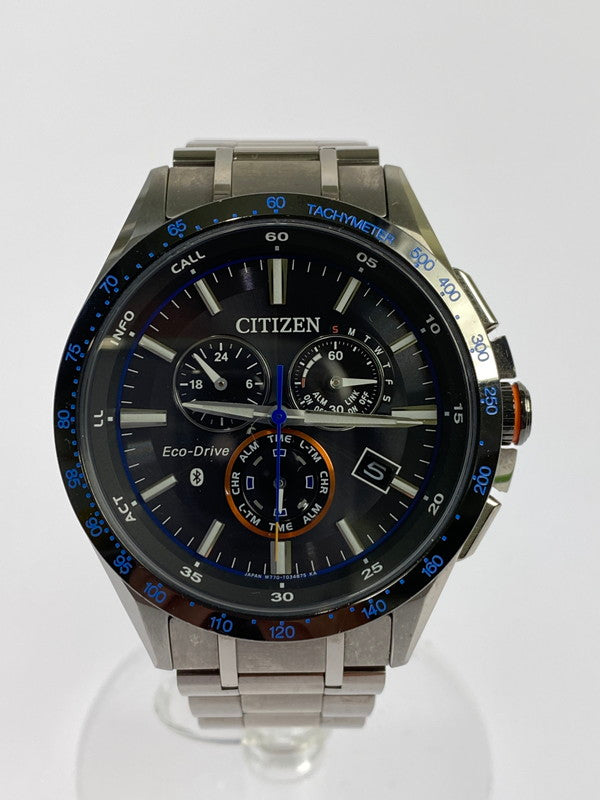 【中古品】【メンズ】 CITIZEN シチズン ECO-DRIVE エコドライブ デイトクロノグラフ 電波ソーラー腕時計 W770-T023037  時計 腕時計 197-240710-jt-08-min カラー：シルバー/ブルー 万代Net店