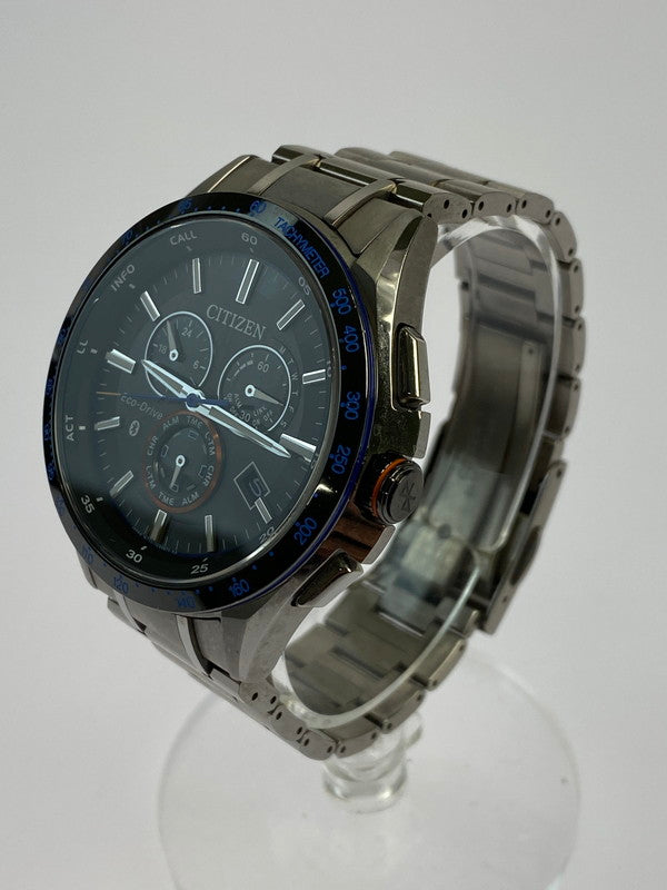 【中古品】【メンズ】 CITIZEN シチズン ECO-DRIVE エコドライブ デイトクロノグラフ 電波ソーラー腕時計 W770-T023037  時計 腕時計 197-240710-jt-08-min カラー：シルバー/ブルー 万代Net店