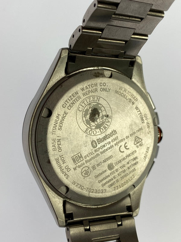 【中古品】【メンズ】 CITIZEN シチズン ECO-DRIVE エコドライブ デイトクロノグラフ 電波ソーラー腕時計 W770-T023037  時計 腕時計 197-240710-jt-08-min カラー：シルバー/ブルー 万代Net店