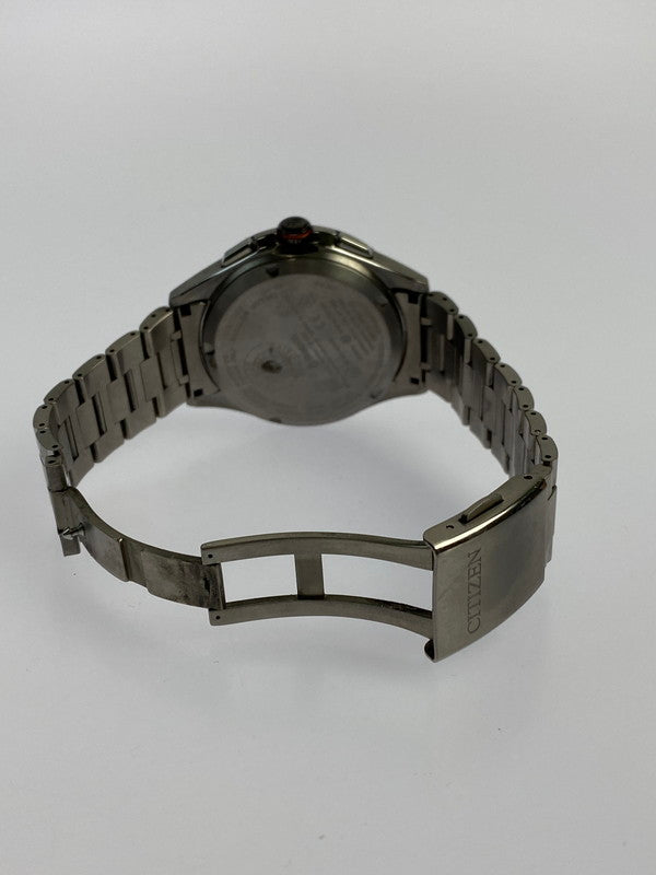 【中古品】【メンズ】 CITIZEN シチズン ECO-DRIVE エコドライブ デイトクロノグラフ 電波ソーラー腕時計 W770-T023037  時計 腕時計 197-240710-jt-08-min カラー：シルバー/ブルー 万代Net店