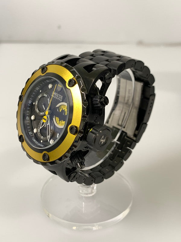 【中古品】【メンズ】  INVICTA インビクタ 27098 DC COMICS BATMAN LIMITED クロノグラフ クォーツ腕時計 198-240710-ks-10-min カラー：ブラック/ゴールド 万代Net店