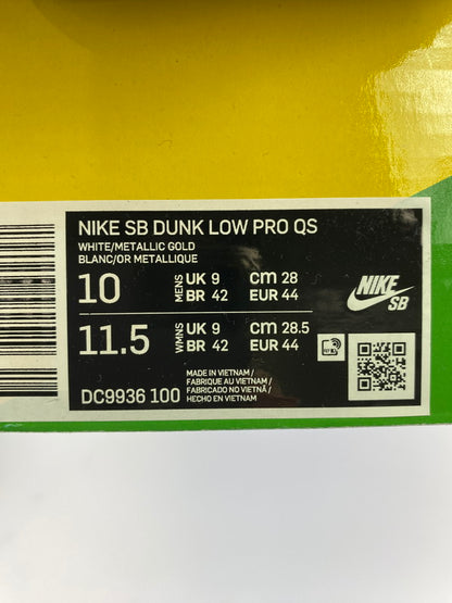 【中古品】【メンズ】 NIKE ナイキ SB×SEAN CLIVER DC9936-100 DUNK LOW PRO QSHOLIDAY SPECIAL ショーン クライヴァー ダンクロープロ スニーカー シューズ 靴 160-240711-me-2-min サイズ：28.0cm カラー：WHITE/METALLIC GOLD 万代Net店