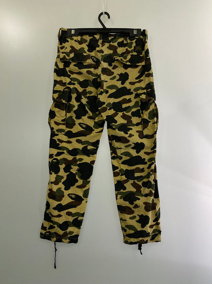 【中古品】【メンズ】 A BATHING APE アベイシングエイプ 1ST CAMO CARGO PANTS 001PTD801018X カモ カーゴパンツ ボトムス 153-240716-yn-18-min サイズ：M カラー：カモフラージュ 万代Net店