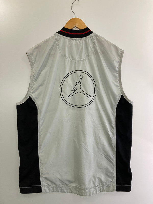 【中古品】【メンズ】 JORDAN BRAND HALF-ZIP NYLON VEST S8-RNS ジョーダンブランド ハーフジップ ナイロンベスト トップス 146-240718-yn-05-min サイズ：M カラー：グレー/ブラック 万代Net店