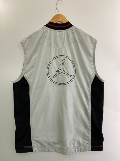 【中古品】【メンズ】 JORDAN BRAND HALF-ZIP NYLON VEST S8-RNS ジョーダンブランド ハーフジップ ナイロンベスト トップス 146-240718-yn-05-min サイズ：M カラー：グレー/ブラック 万代Net店
