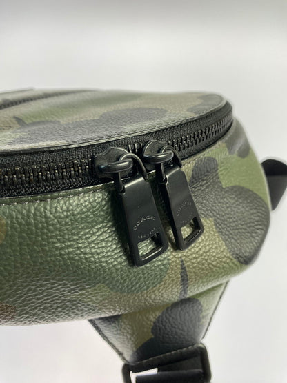 【中古品】【メンズ/レディース】 COACH コーチ キャンパスパック プリンテッド ペブル レザー 72059 ワンショルダーバッグ カバン 180-240802-yn-27-min カラー：カモフラージュ 万代Net店