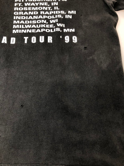 【現状渡し品】【メンズ】 MARILYN MANSON マリリンマンソン ROCK IS DEAD TOUR 99 TEE ロック イズ デッド ツアー 99 ツアーTシャツ 146-260411-KS-02-min サイズ：L カラー：チャコールグレー 万代Net店