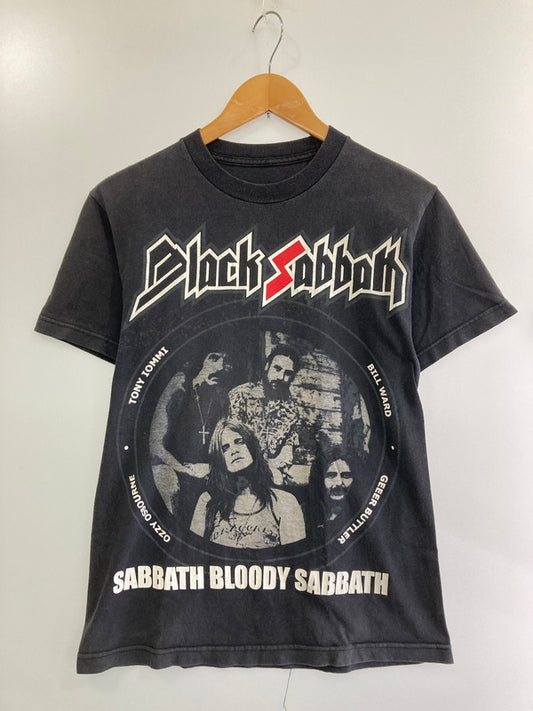 【現状渡し品】【メンズ】  BLACK SABBATH SABBATH BLOODY SABBATH S/S TEE ブラックサバス ショートスリーブTシャツ 半袖Tシャツ トップス 146-240807-yn-12-min カラー：ブラック 万代Net店