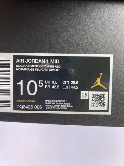 【中古美品】【メンズ】 NIKE ナイキ DQ8426-006 AIR JORDAN １ MID 靴 シューズ スニーカー SNEAKERS 160-240813-ks-04-min サイズ：28.5cm カラー：BLACK/CEMENT GREY‐FIRE RED 万代Net店