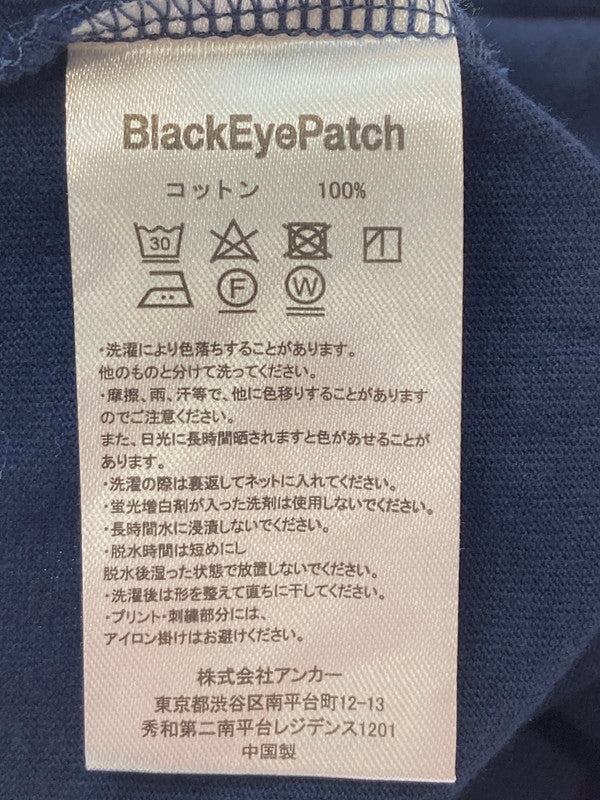 【中古品】【メンズ】 THE BLACK EYE PATCH ブラックアイパッチ HANDLE WITH CARE TEE NAVY ハンドル ウィズ ケア Tシャツ トップス 142-240821-jt-07-min サイズ：L カラー：ネイビー 万代Net店