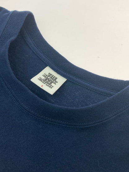 【中古品】【メンズ】 THE BLACK EYE PATCH ブラックアイパッチ HANDLE WITH CARE TEE NAVY ハンドル ウィズ ケア Tシャツ トップス 142-240821-jt-07-min サイズ：L カラー：ネイビー 万代Net店