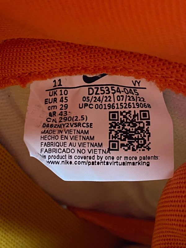 【未使用品】【メンズ】 NIKE ナイキ DUNK HI PREMIUM SOMOS FAMILLIA DZ5354-045 ダンク ハイ プレミアム ソモス ファミリア スニーカー 靴 160-251213-kk-03-min カラー：OFF NOIR/STARFISH-DK DRIFTWOOD 万代Net店