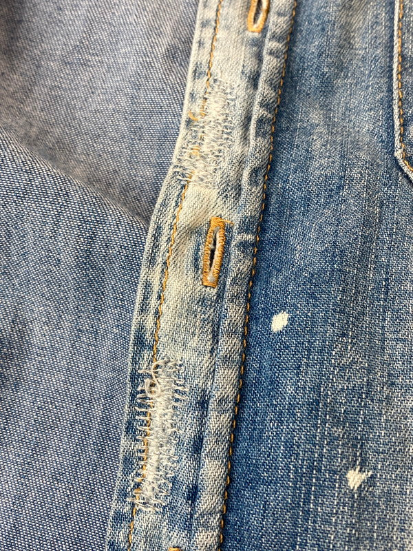 【現状渡し品】【メンズ】 DSQUARED2 ディースクエアード S74DM0117 クラッシュ加工デニムシャツ 141-240902-me-06-min サイズ：44 カラー：インディゴ 万代Net店