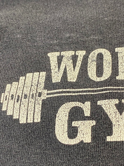 【現状渡し品】【メンズ】  WORLD GYM ワールドジム RACING 1996 DESIGN TEE 半袖Tシャツ トップス 146-240917-me-37-min サイズ：2XL カラー：ブラック 黒 万代Net店