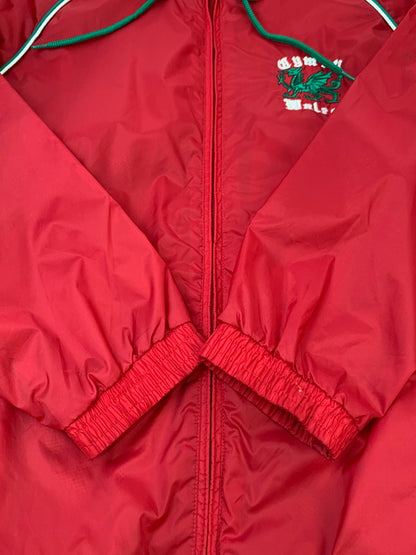【現状渡し品】【メンズ】 MANAV PREMIER CLOTHING マナブプレミアクロージング 90S NYLON TRANING JACKET トレーニングジャケット ナイロンジャケット CYMRU 146-260611-kt-07-min サイズ：L カラー：レッド 万代Net店