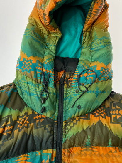 【現状渡し品】【メンズ】 NIKE ACG ナイキ エーシージー 209730-062 2008年製 NATIVE PATTERN DOWN PARKA ネイティブ柄 ダウンパーカー ダウンジャケット アウター 142-240909-me-37-min サイズ：L カラー：グリーン/オレンジ系 万代Net店