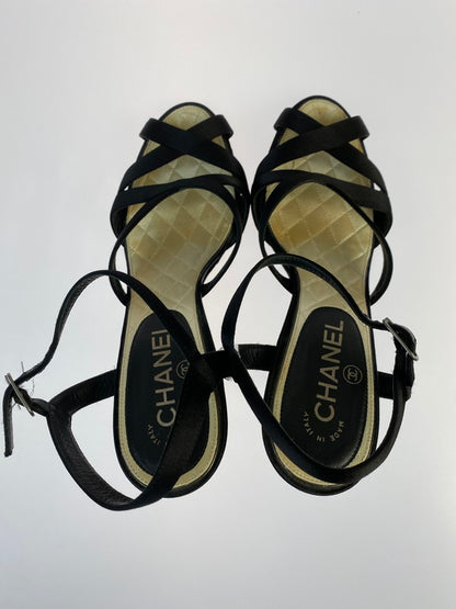 【中古品】【レディース】 CHANEL シャネル ココマーク サテン ストラップ サンダル 靴 シューズ 183-240929-AS-8-min サイズ：38.5 カラー：ブラック 万代Net店