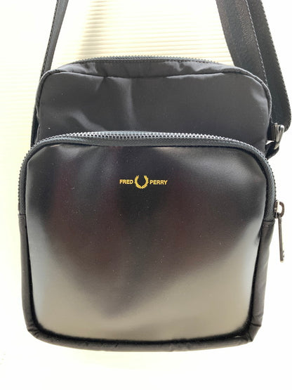 【中古品】【メンズ】 FRED PERRY フレッドペリー NYLON TWILL LEATHER SIDE BAG L7275774 ショルダーバッグ ボディバッグ サイドバッグ 188-241029-em-6-min カラー：ブラック 万代Net店