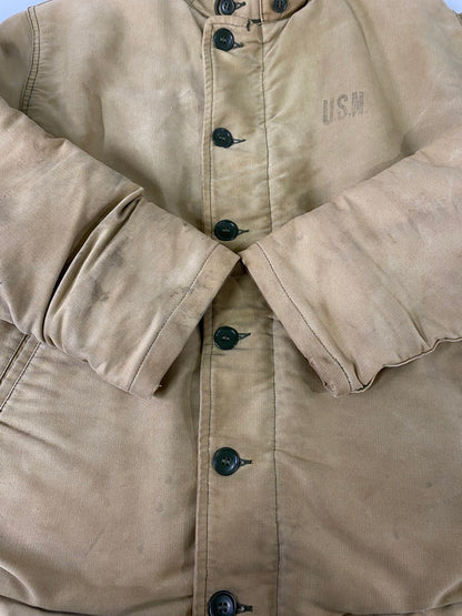 【中古品】【メンズ】  U.S.NAVY 40-50's N-1 DECK JACKET アメリ海軍 デッキジャケット 推定中期-後期モデル(移行期) アウター 146-240924-yn-06-min カラー：カーキ 万代Net店