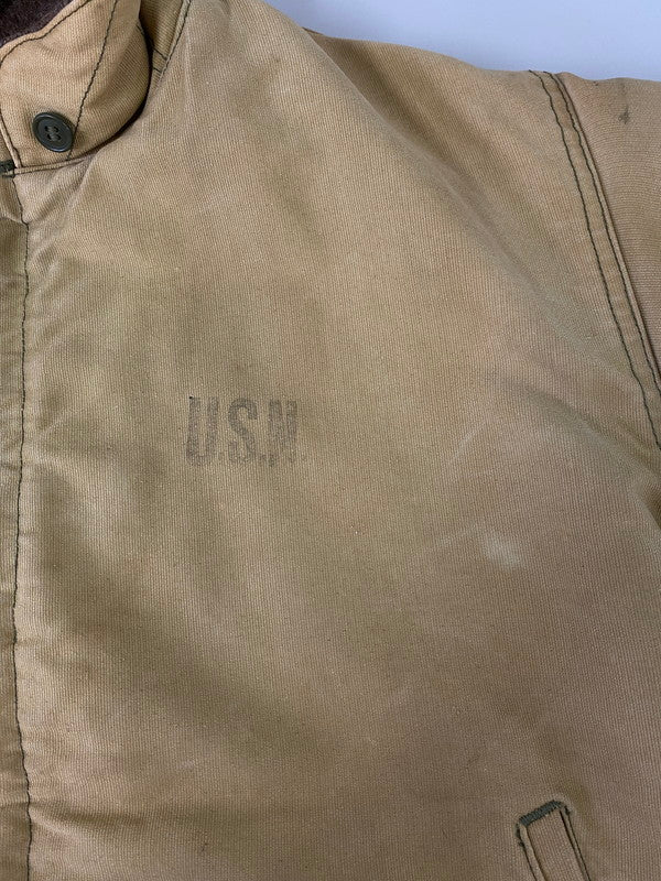 【中古品】【メンズ】  U.S.NAVY 40-50's N-1 DECK JACKET アメリ海軍 デッキジャケット 推定中期-後期モデル(移行期) アウター 146-240924-yn-06-min カラー：カーキ 万代Net店