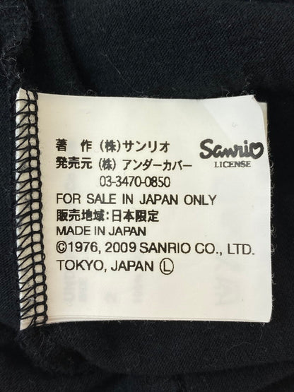 【中古品】【メンズ】 UNDERCOVER アンダーカバー ×SANRIO U LOGO PRINT T-SHIRT 半袖 140-240925-AS-41-min サイズ：M カラー：ブラック 万代Net店