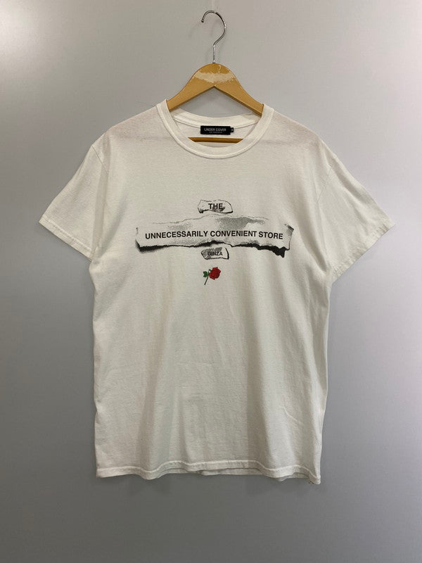 【中古品】【メンズ】 UNDERCOVER アンダーカバー ×CONVENI "THE UNNECESSARILY CONVENIMENT STORE"T-SHIRT 半袖 Tシャツ 140-241015-AS-9-min サイズ：M カラー：ホワイト 万代Net店